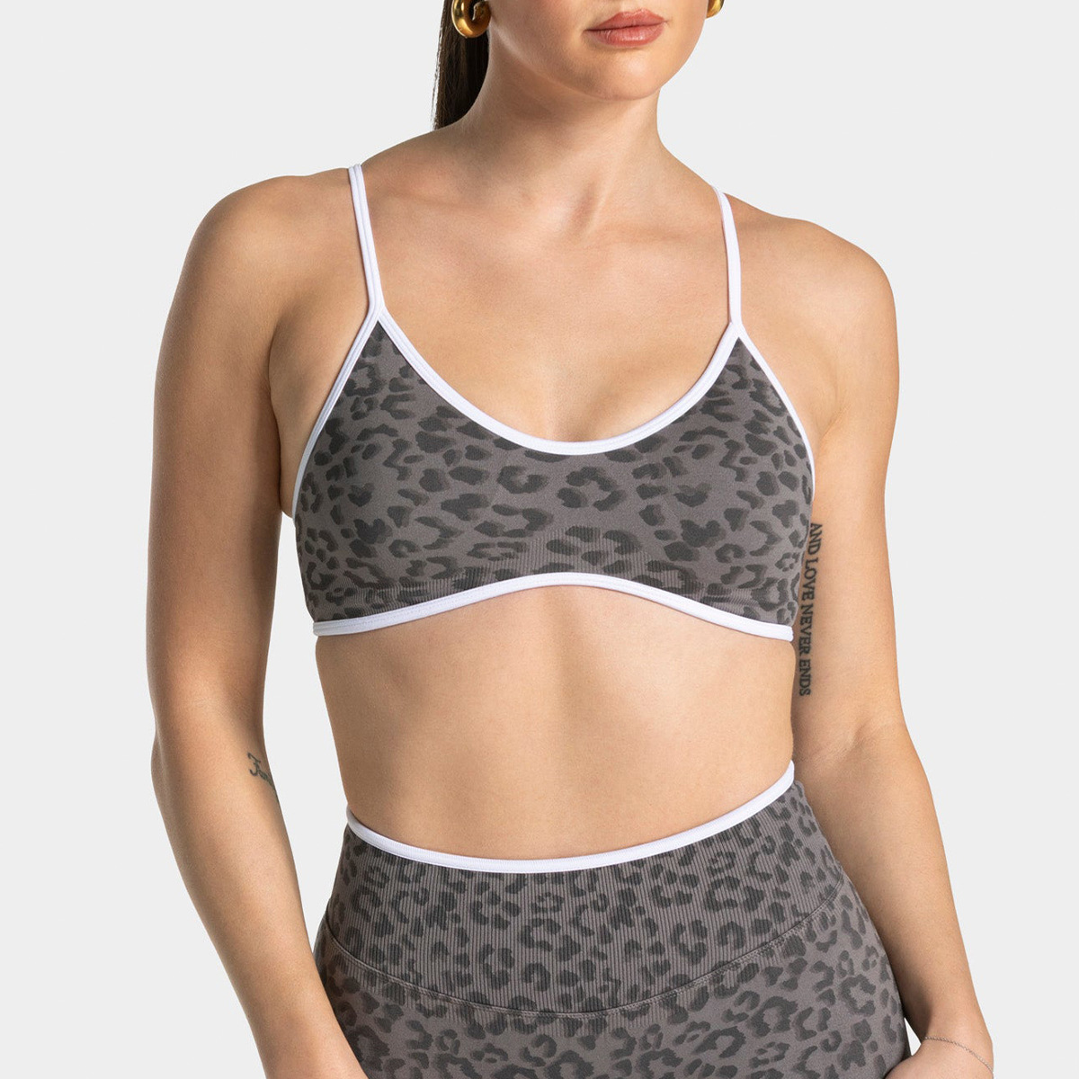 Top Esportivo Feminino com Boj - Yoga Fitness Logo Design avaliação e preço
